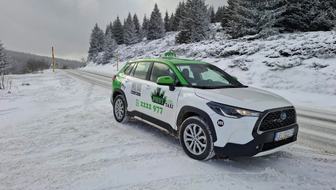 Prvi Taxi Bojnik vozilo na snegu
